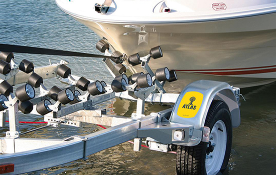 remorque-transport-bateau-planete-hors-bord